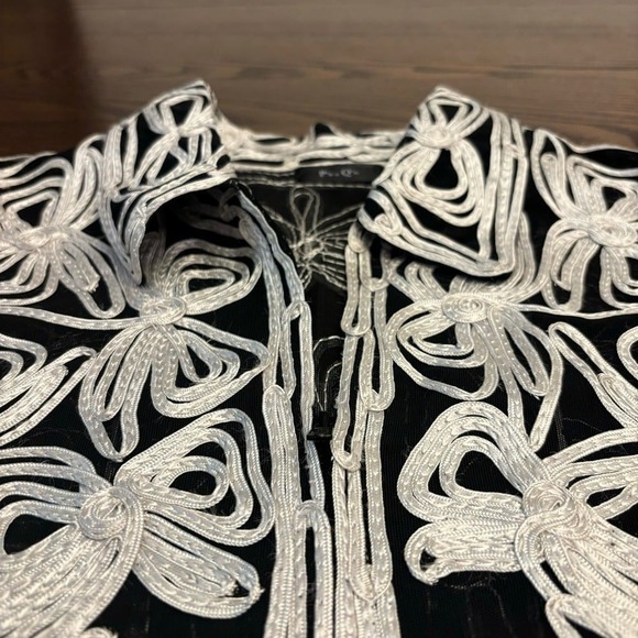 P's & Q's Women's Jacket Full Zip Size Small Embroidered 3D Bow Designs Travel - Picture 11 of 12